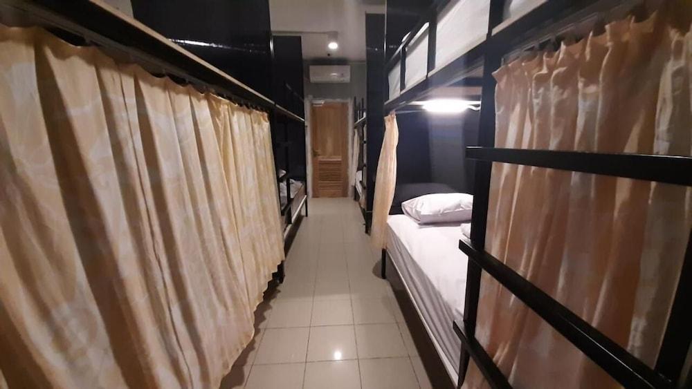 Bed Box Bali - Hostel