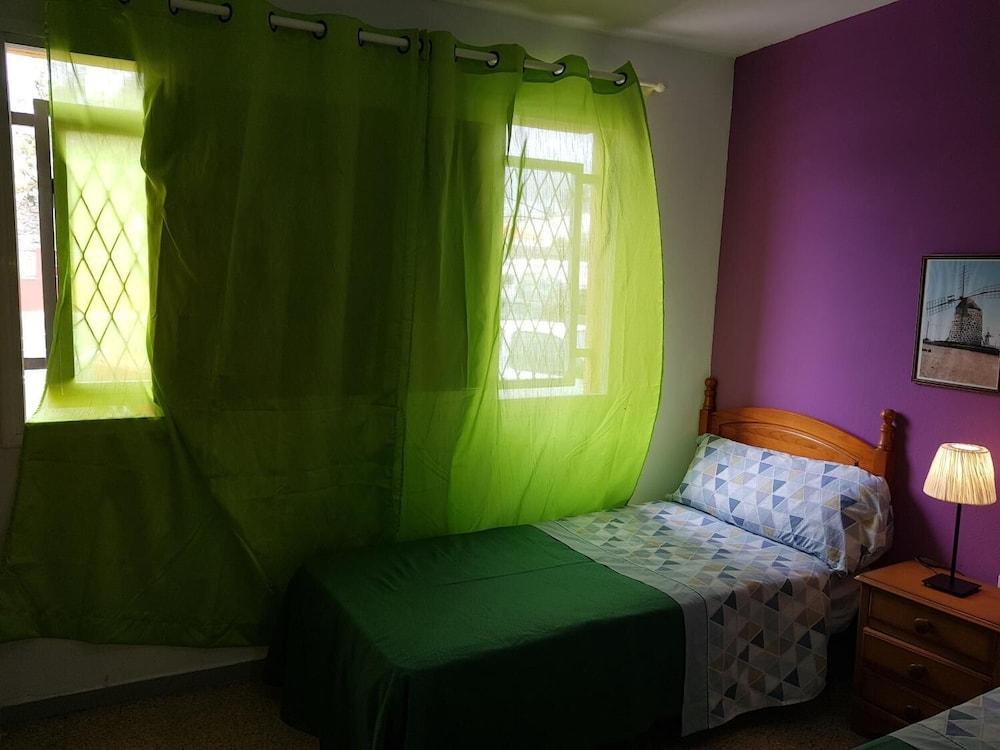 Low Cost Rooms Las Llaves 4
