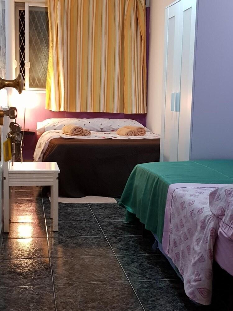 Low Cost Rooms Las Llaves 4