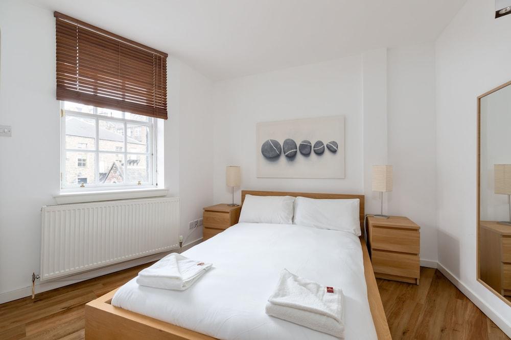 Silver Lining - Grassmarket Apartments