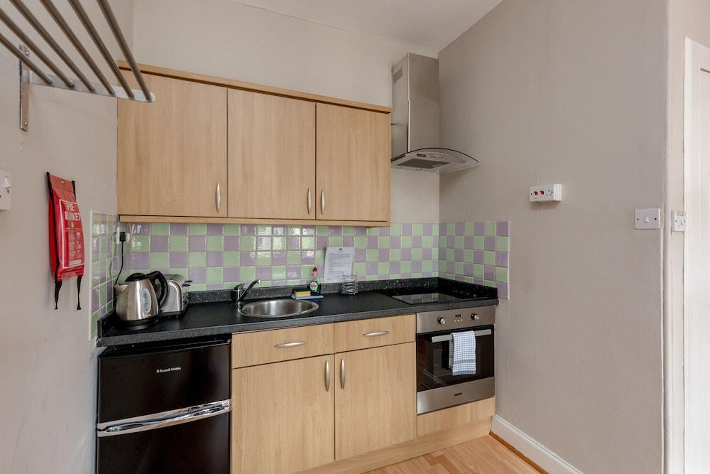 Silver Lining - St Leonard St Apartment