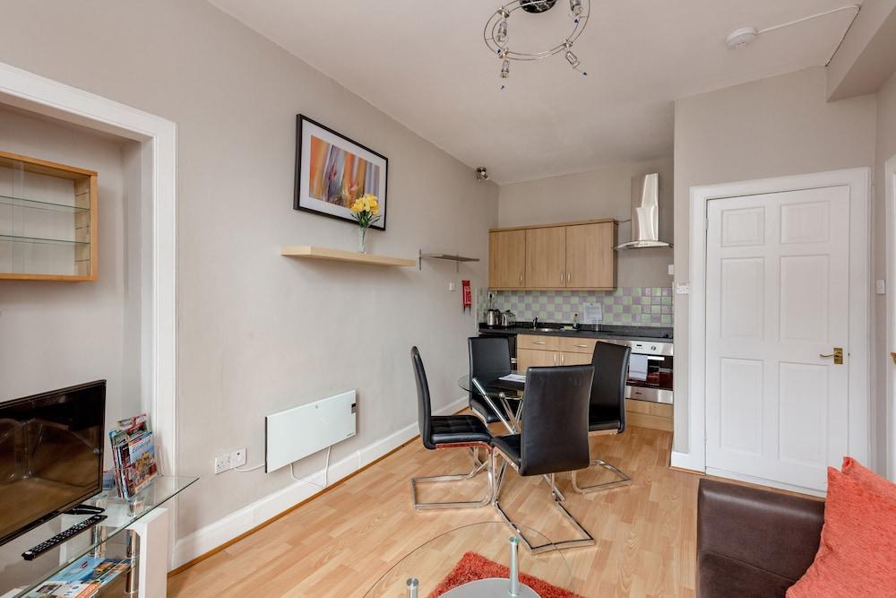 Silver Lining - St Leonard St Apartment