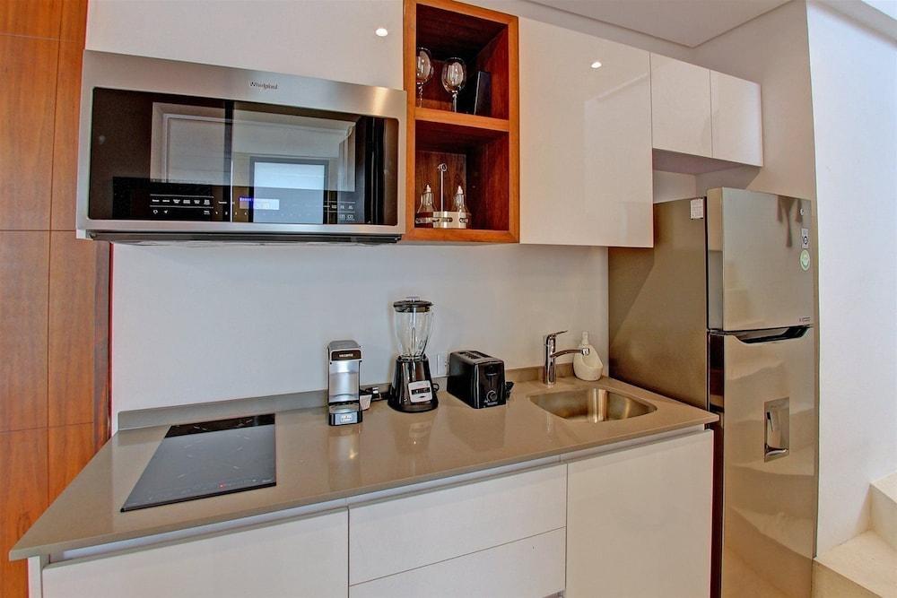 Loveboat Penthouse Studio With Private Splash Pool – PENTHOUSE 5 B – By Salt-Kisses