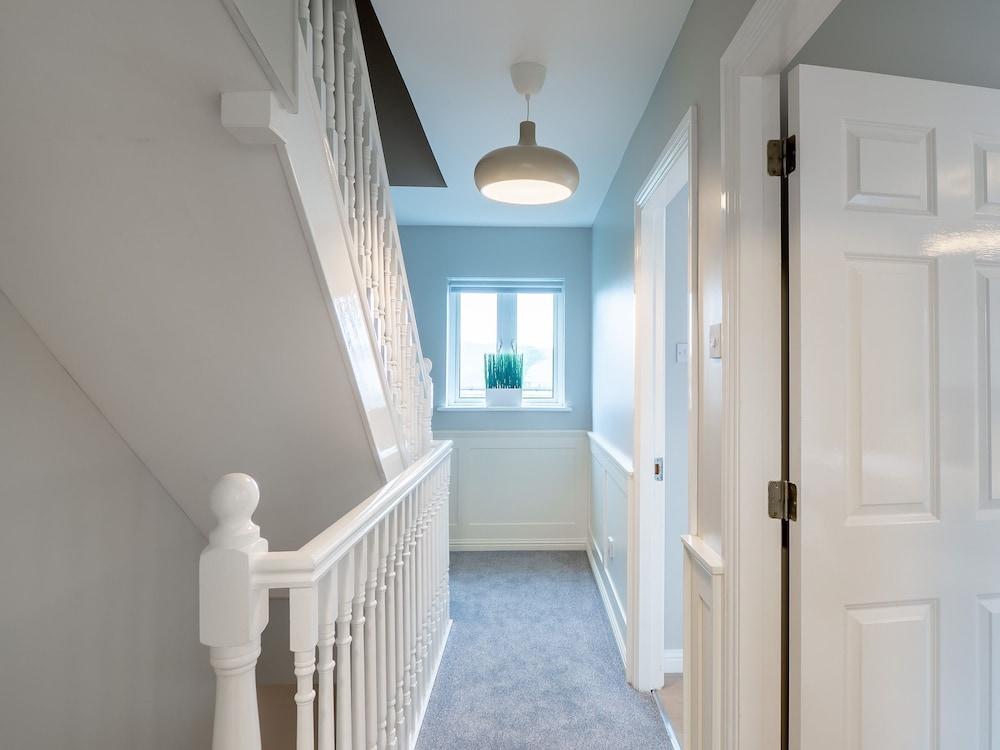 E2 Station House , Platform 2, Clifden