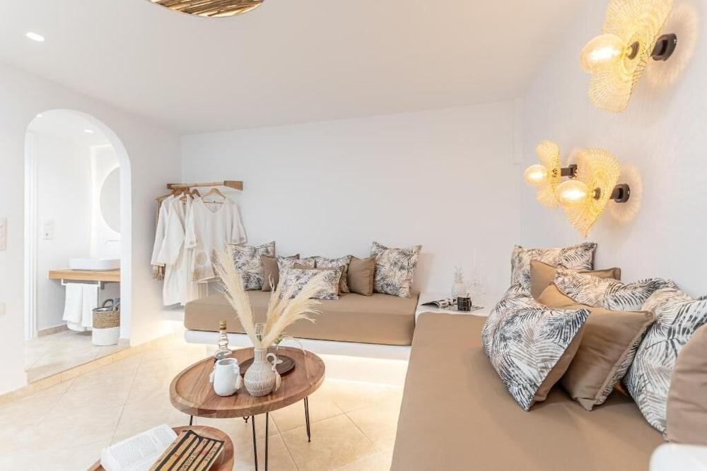 Almiriki Naxos Beachside Living