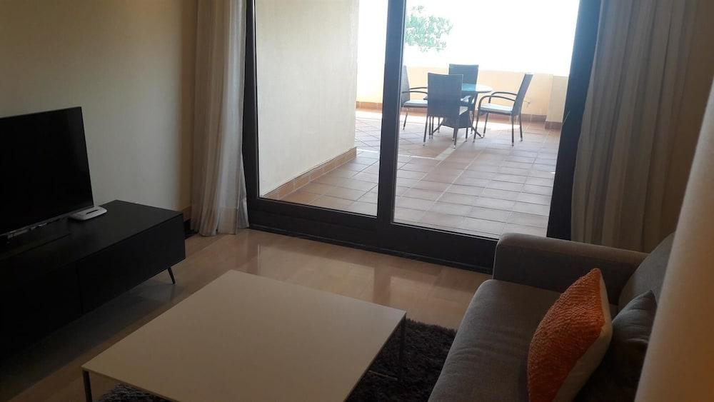  Beach Apartment With Spa & Gym