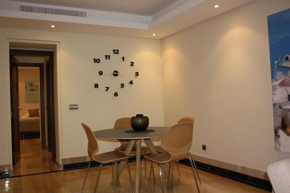 Private Pool Apartment Near Beach