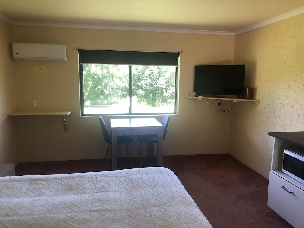 Colonial Inn Guest Rooms