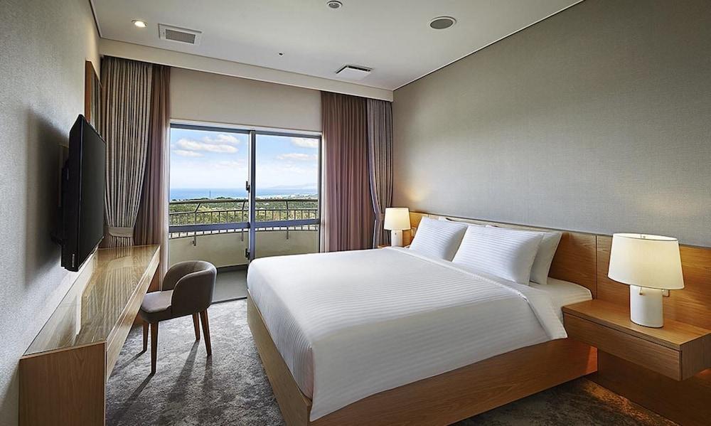 ANA Crowne Plaza Resort Okinawa Uruma Hills by IHG