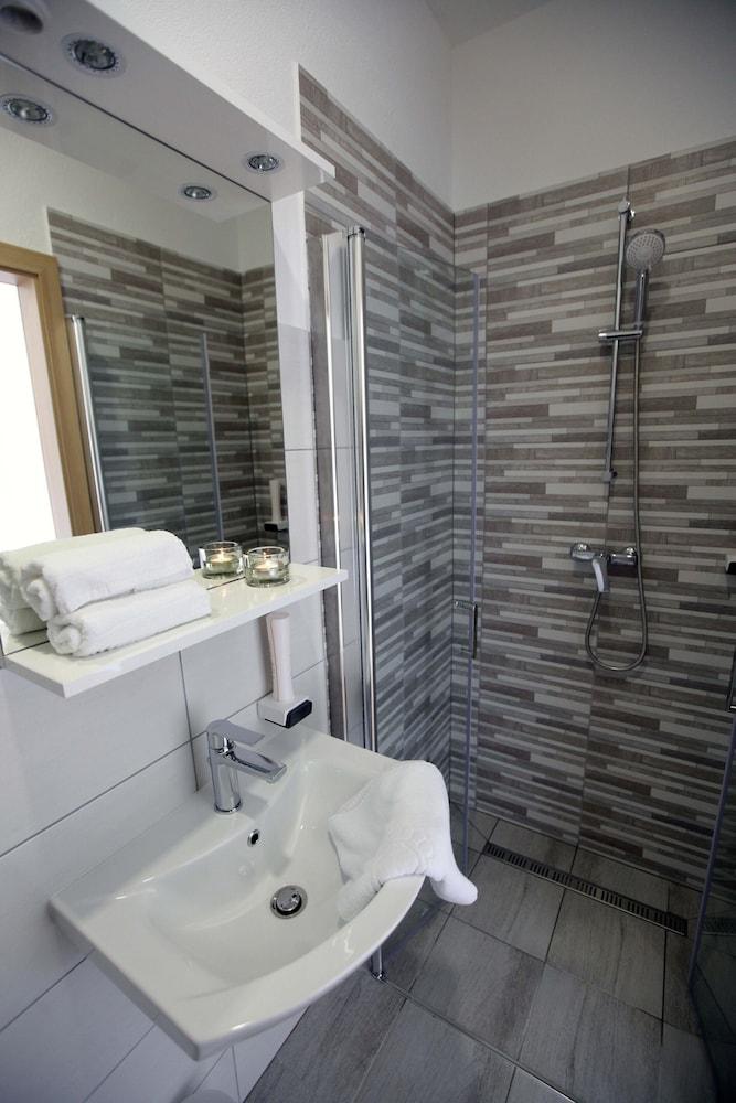 Prenocisca Miklavcic