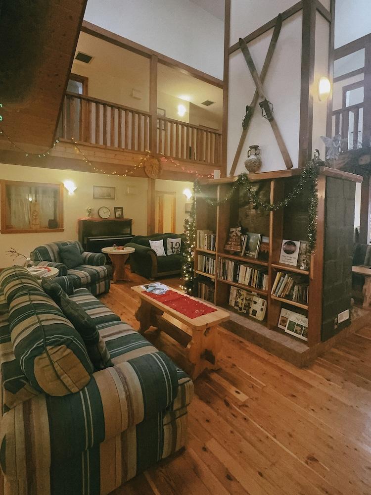 Alpine Meadows Lodge