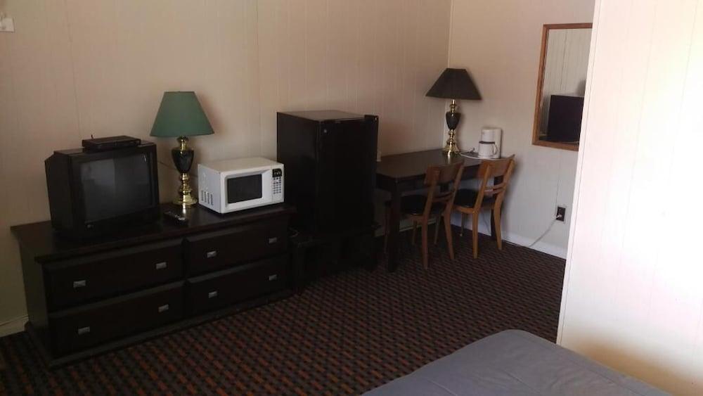 Bay Lake Inn (Frontiersman Motel)