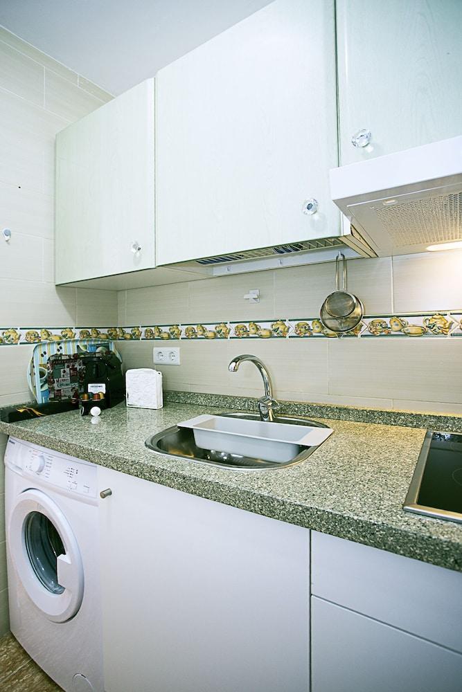 Rainbow & Pool Apartment