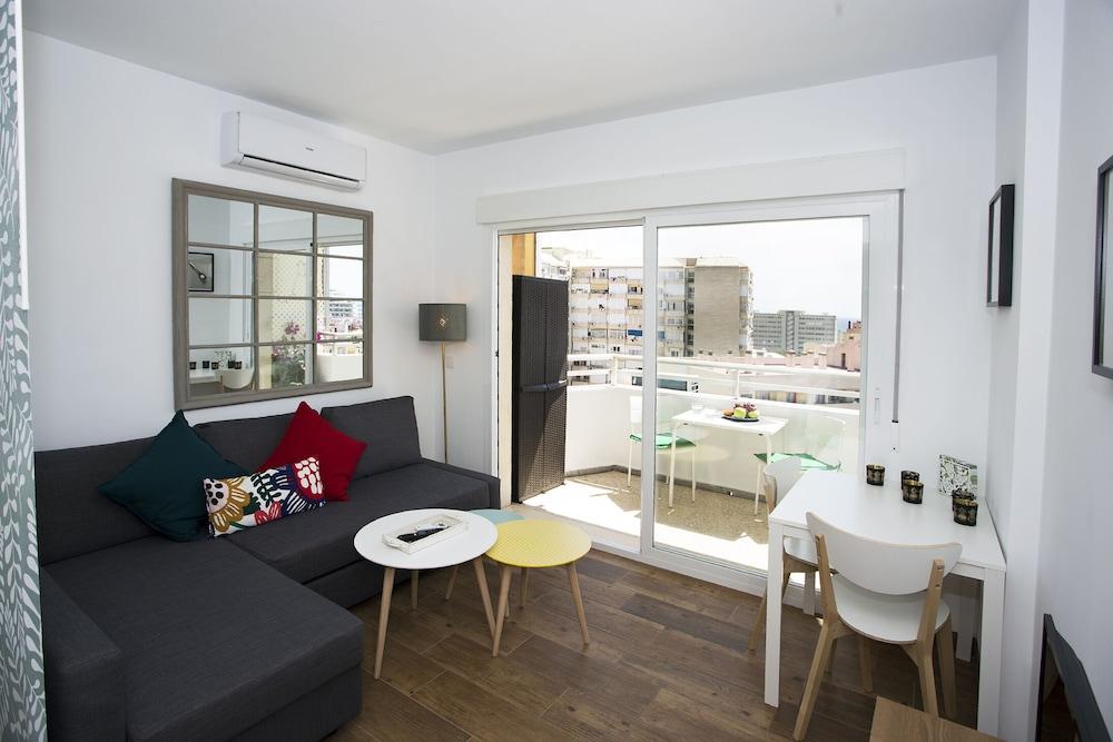 Lovely Quiet & Center Sea Views