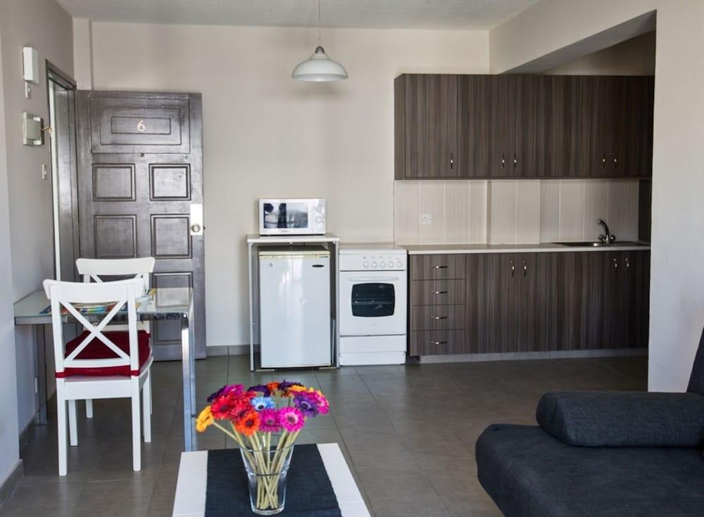 Beautiful Apartment With Communal Pool, Ayia Napa Apartment 1328