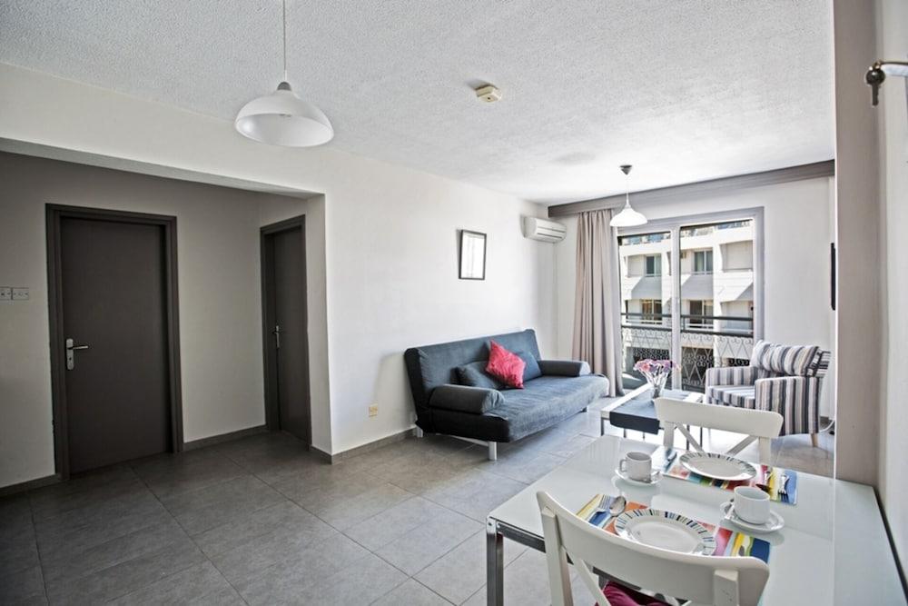 Beautiful Apartment With Communal Pool, Ayia Napa Apartment 1328