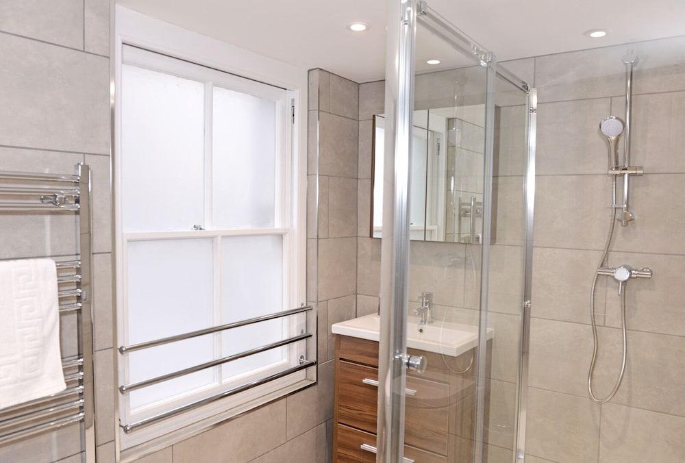 Bicknell House Hyde Ground