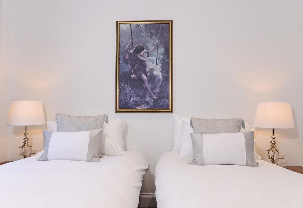 Bicknell House Hyde 1st