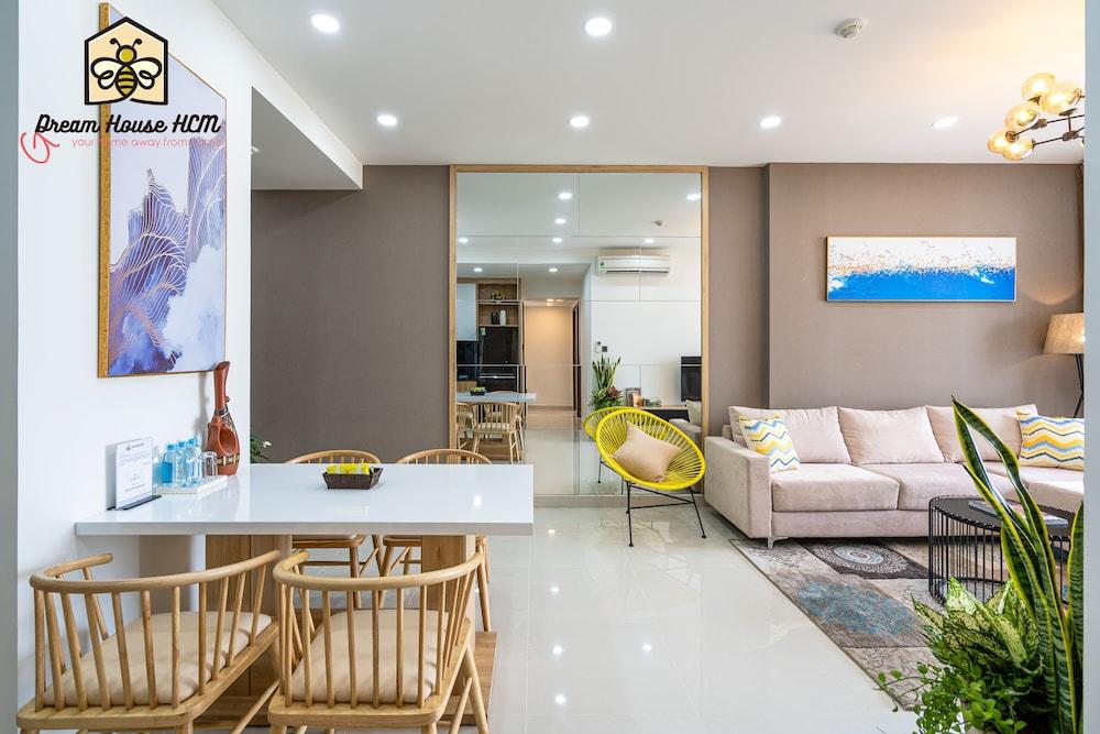 Dream House Apartment