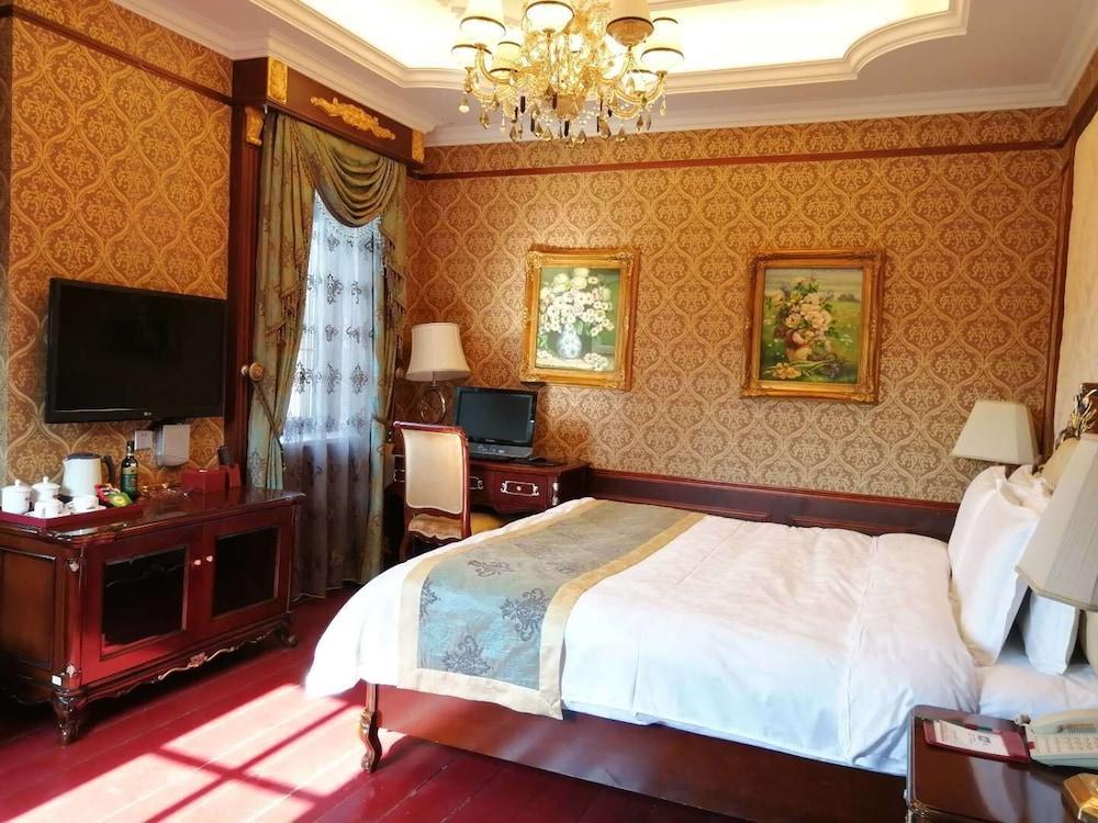 Railway 1896 Garden Hotel