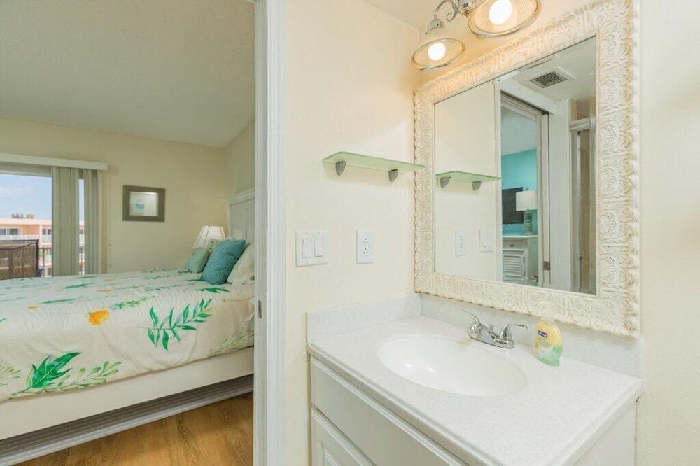 St Augustine Beach And Tennis 405