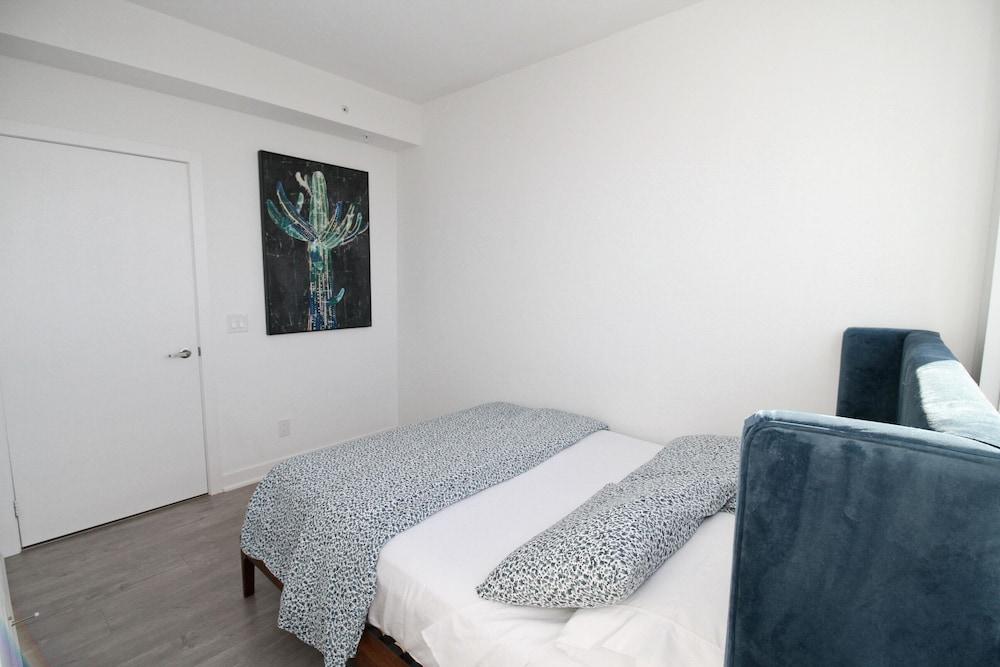 Luxury condos in Entertainment District