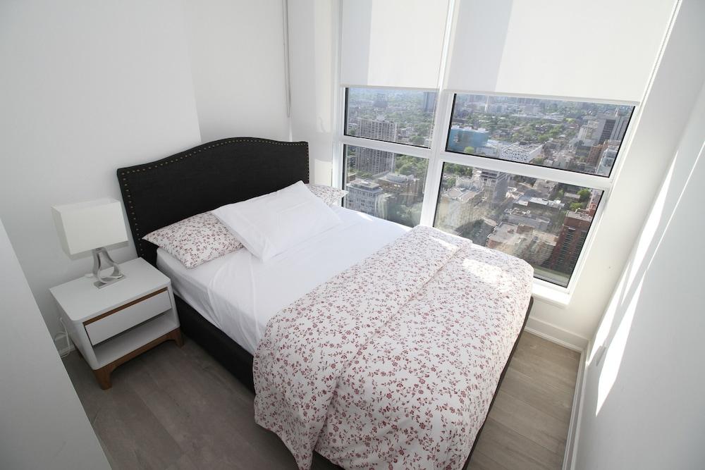 Luxury condos in Entertainment District