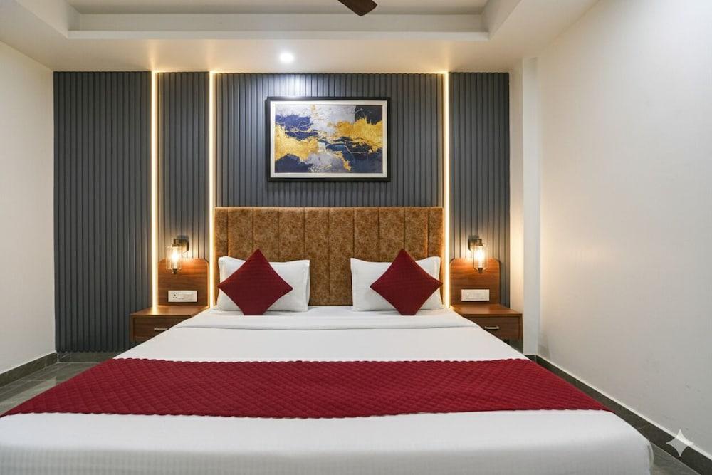 Hotel Platinum-Free Airport Pickup