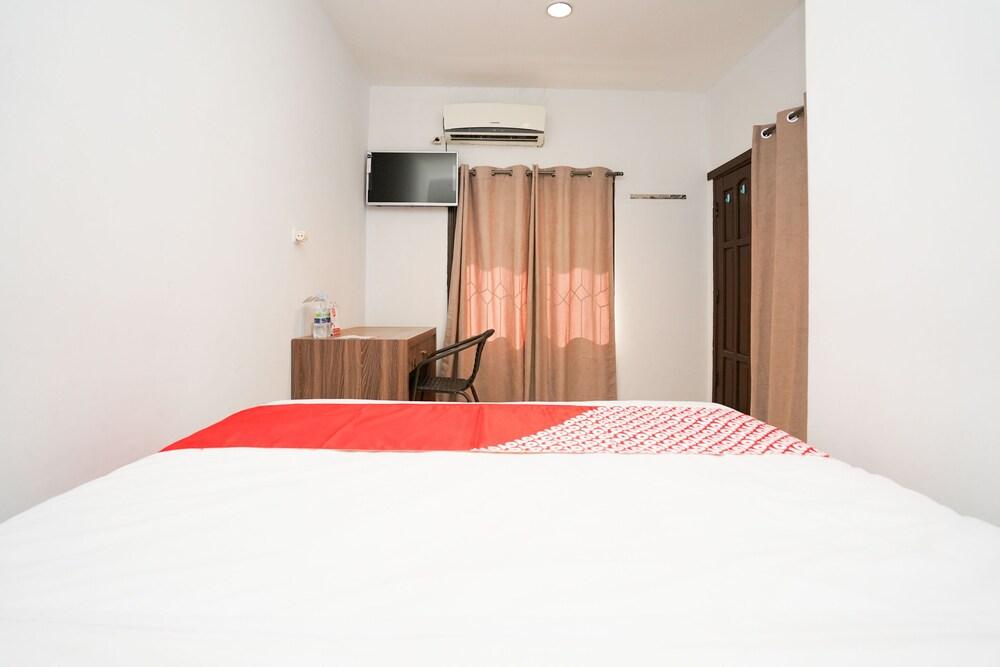 OYO 1541 Padang Pasir C-12 Residence