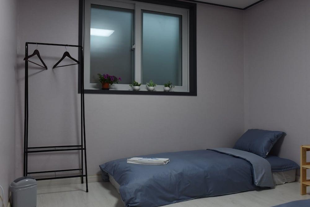 We Home Guesthouse - Hostel