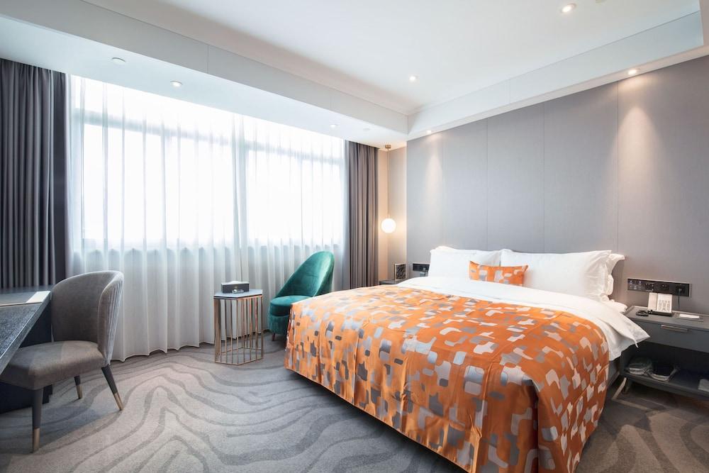 Zenith International Hotel