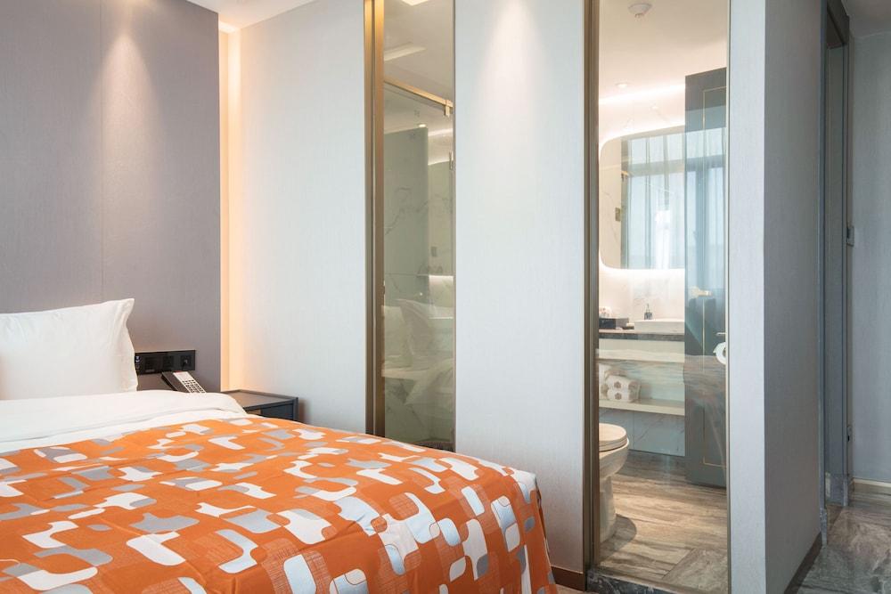 Zenith International Hotel