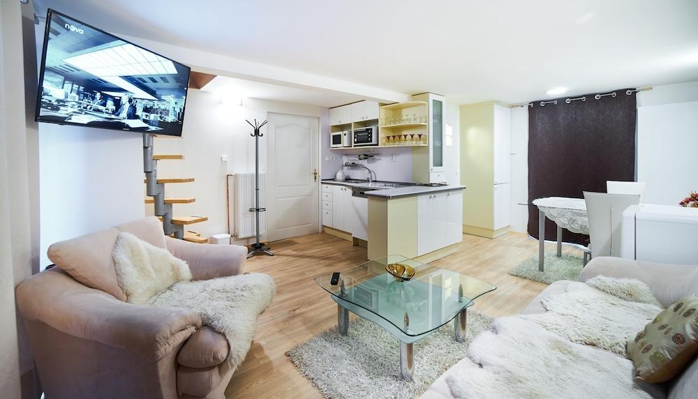 Bluestars Apartments