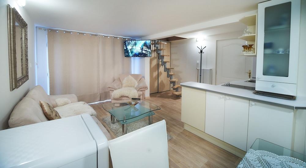 Bluestars Apartments