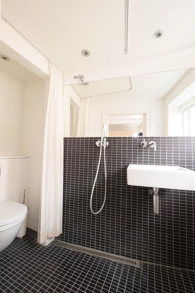 Central Canal Apartments 7