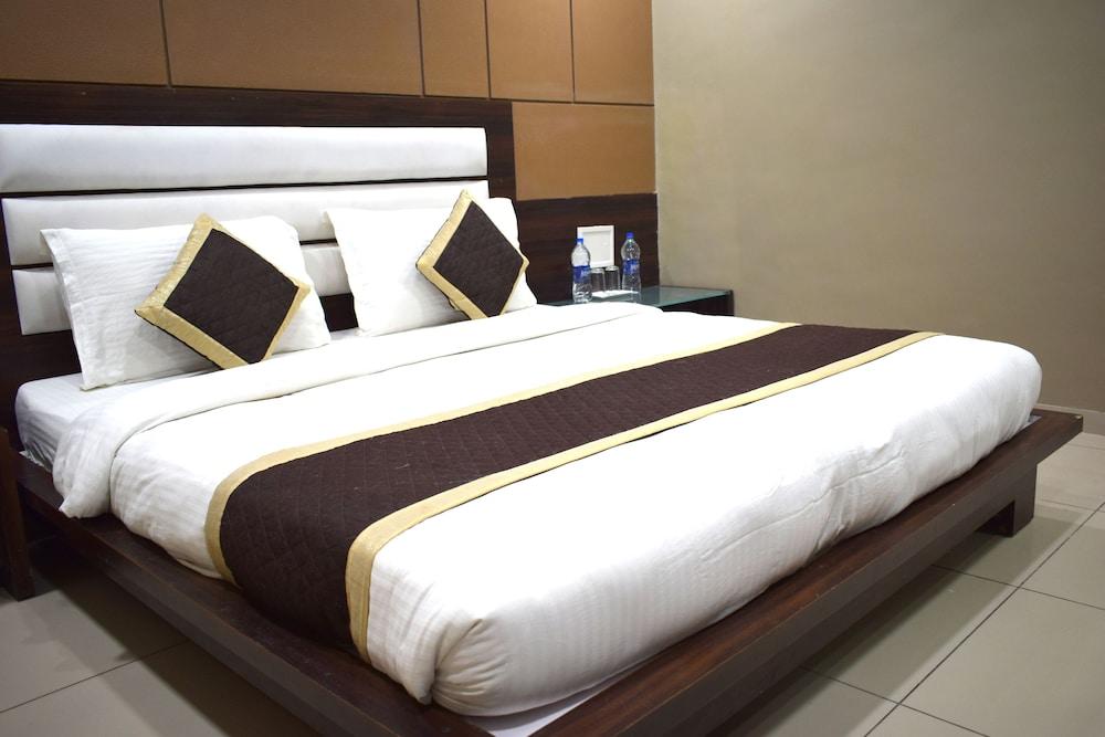 Hotel The Grand Krishna Inn