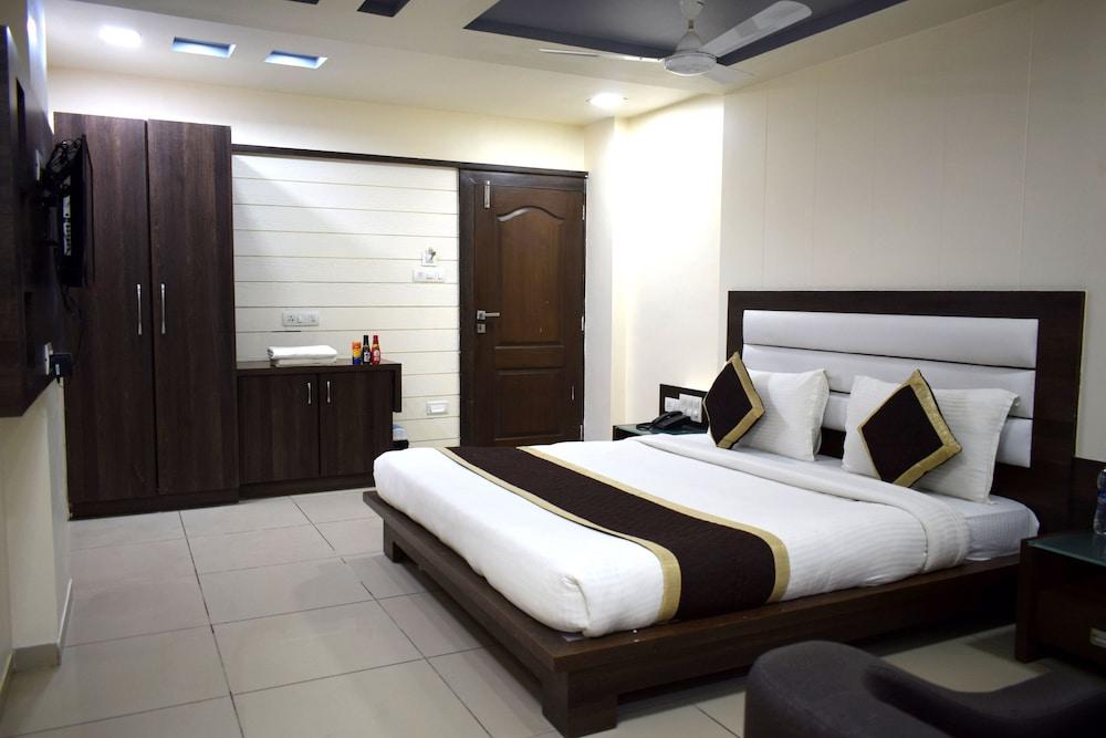 Hotel The Grand Krishna Inn