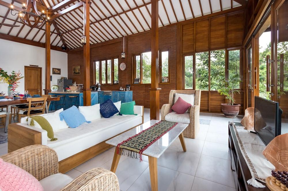 Villa Ronggo Mayang Bali