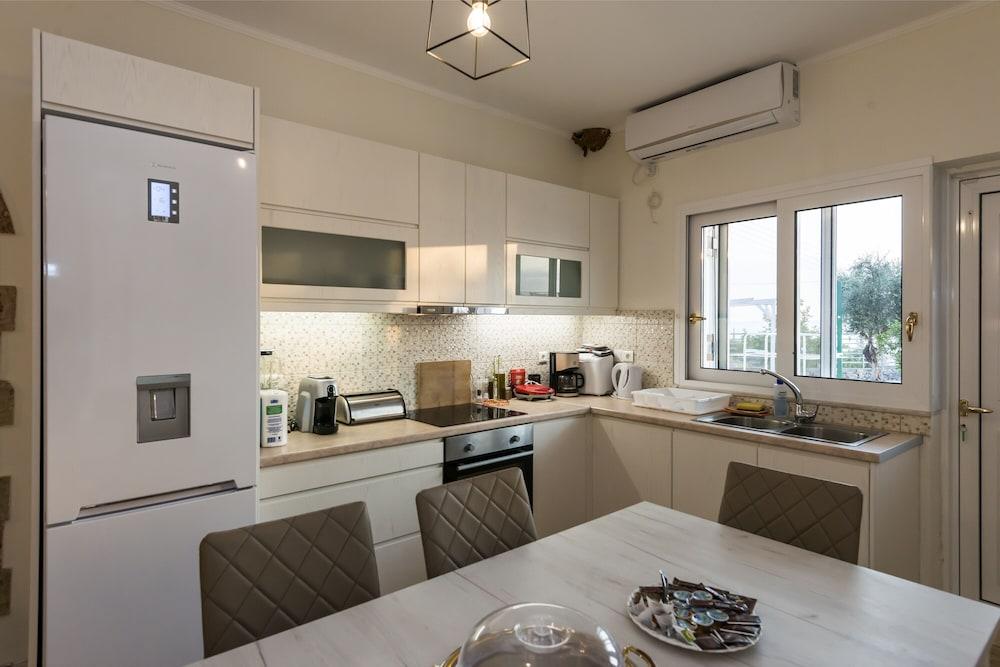 Sunkissed Serenity - Emotions House/Crystal Pool