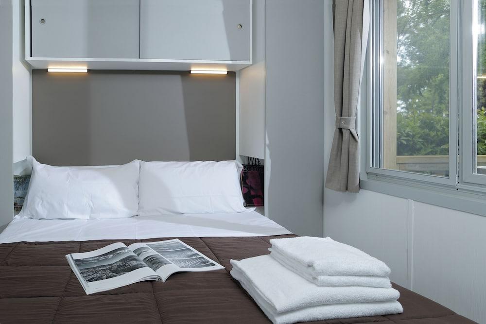 Hu Montescudaio Village