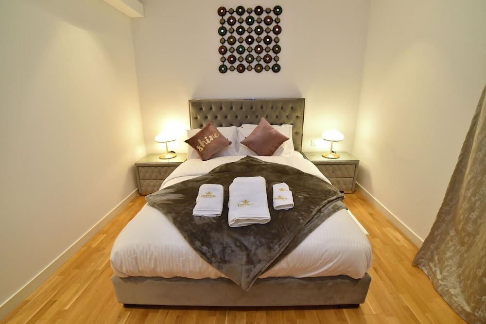 4BR Apt on Bluewater Island