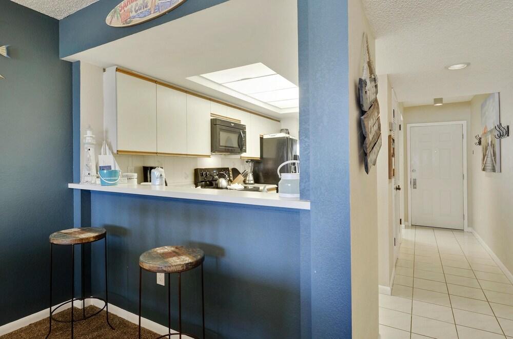 Land's End 402 Building 6 Beachfront With Private Balcony!