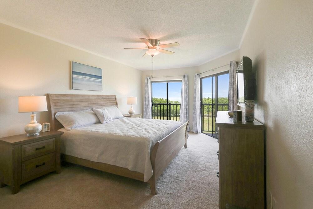 Land's End 204 Building 10 Updated/gulf View/beside Pool