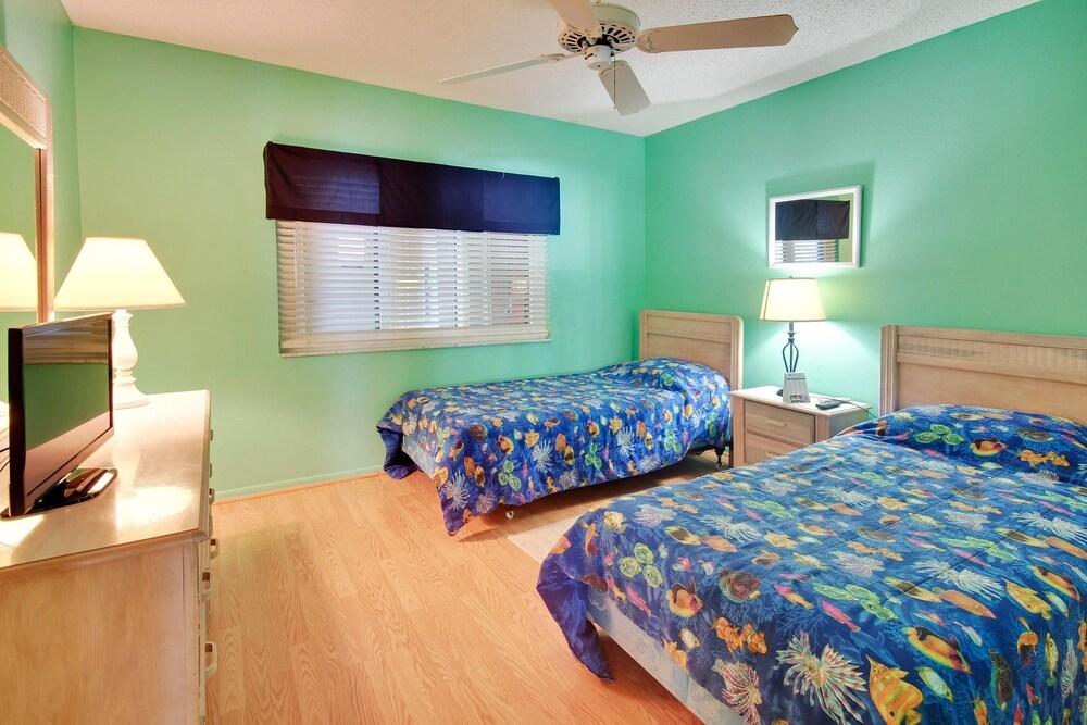 Land's End 302 Building 11 Beachfront With Private Balcony!