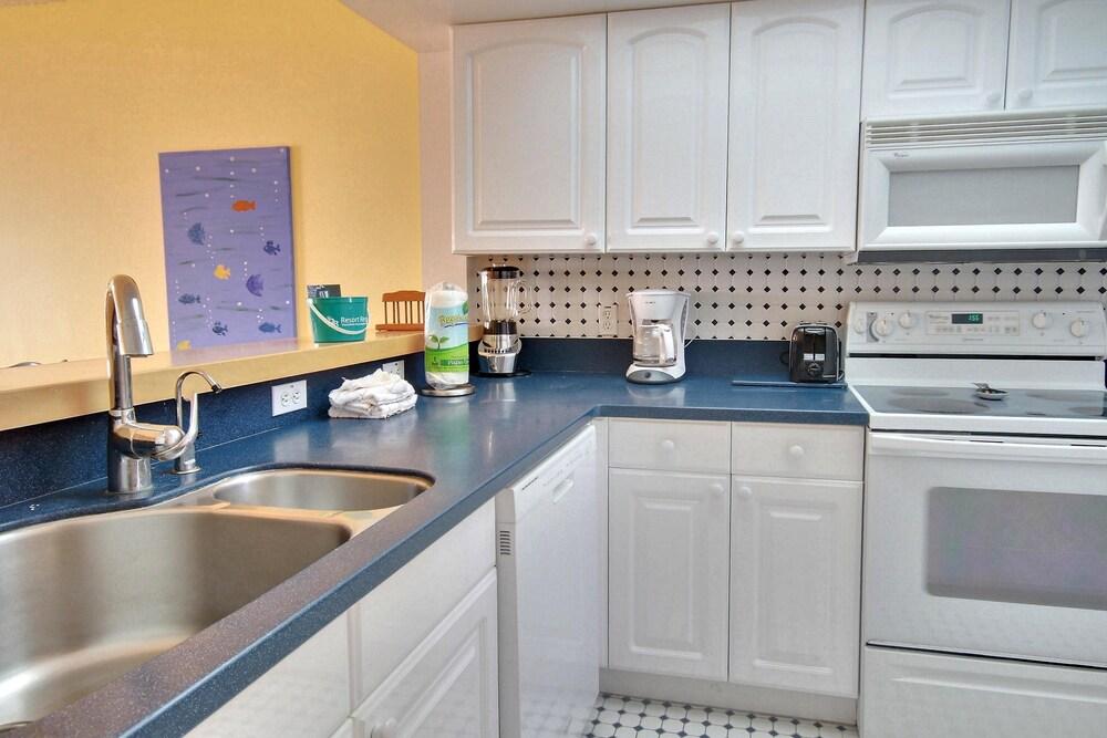 Land's End 303 Building 11 Beachfront With Private Balcony!