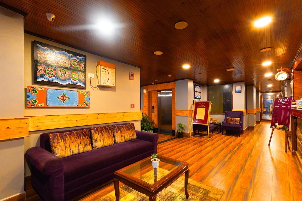 Sumitel Hotel 500 meters from Mall Road