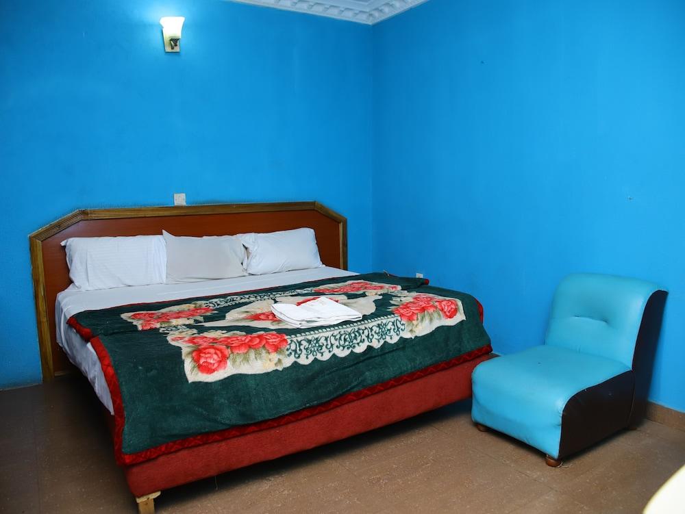 Mokland Hotel and Suites