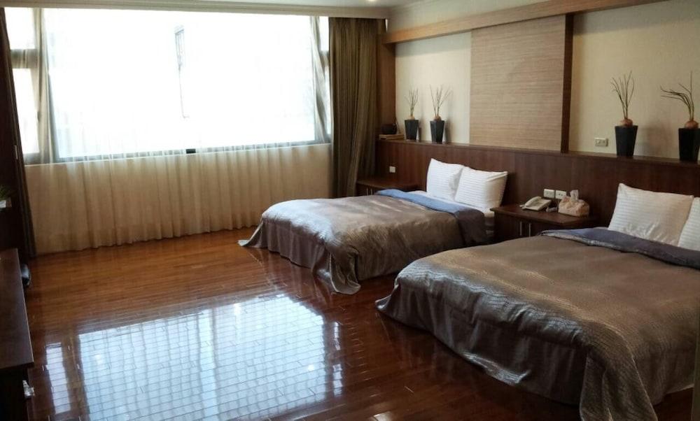 Lake In Mountain B&B