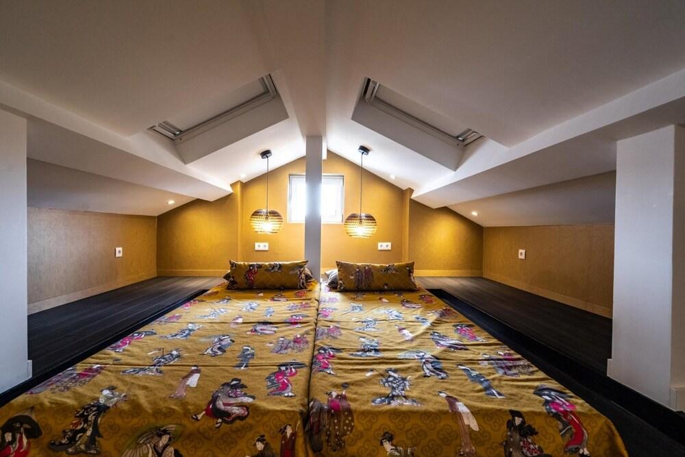 Akicity Alfama Selected