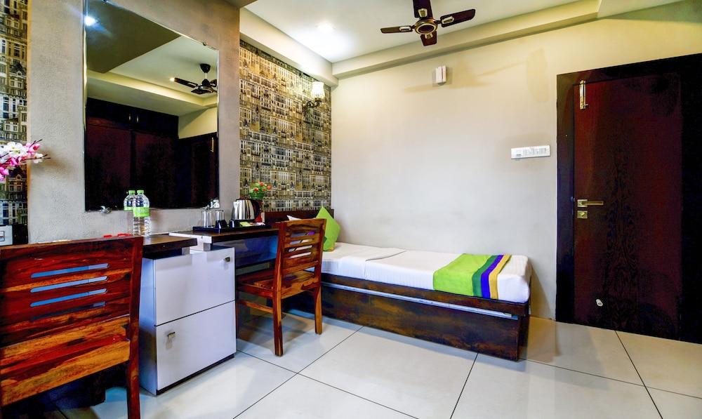 Treebo Trend Signature Planet